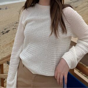Uniqlo women’s cream knit pullover sweater, size small